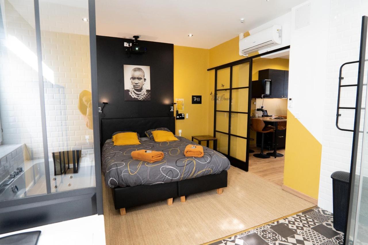 Capsule Premium Balneo & Home Cinema Valenciennes Exterior photo
